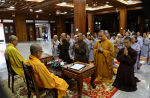 Đoàn Phật tử Đạo tràng Khải Đoan tập trung, đảnh lễ Tam bảo, báo cáo công tác chuẩn bị lên Hoà thượng trú trì