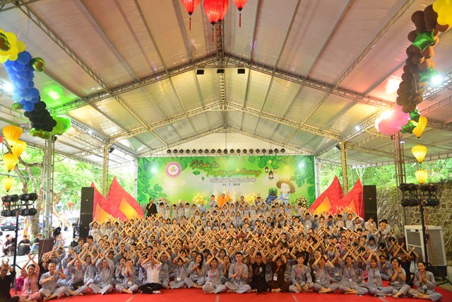 700 bạn trẻ về chùa Hang tu “Một ngày yêu thương”